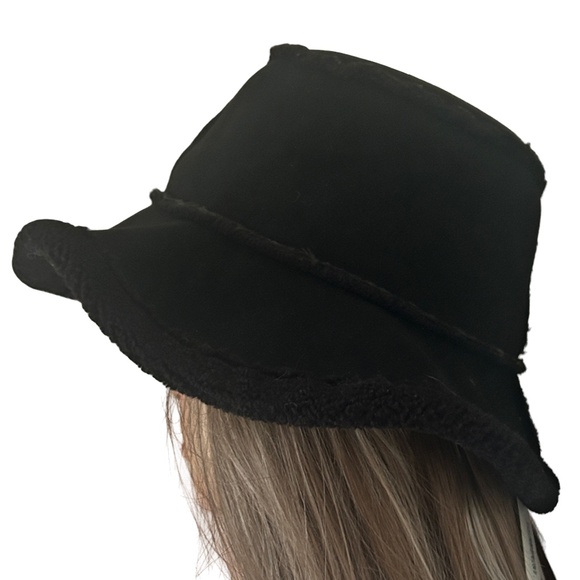 Bloomingdale's Aqua Reversible Bucket Hat Faux Shearling Wide Brim Cloche Floppy - Picture 8 of 12